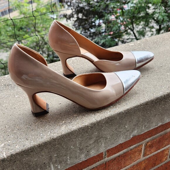 Beige/ silver Fluevog elegant shoes / US size 6.5  glossy leather /made in Peru - Picture 6 of 7